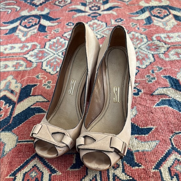 Cream Peep Toe Heels with Decorative Detail - Picture 1 of 3